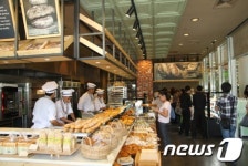 뚜레주르, 동남아 공략 속도...필리핀 1호점 오픈