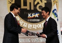 [2011 프랜차이즈 대상] 굽네치킨, 국무총리상 수상
