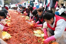 각남면 사2리(한송마을) 마을체육시설 | 정책금융公, 사랑의 김장 담그기 행사