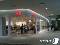 롯데몰 김포공항 가보니...명품? 디자인 등 아쉬운 점 수두룩