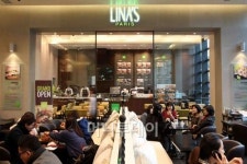 광화문 광장에 맛바람 분다..파리크라상, 리나스 광화문점 동시 개점