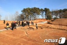 신창동 유적서 삼국시대 집터 발굴 설명회
