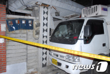 대문에 돌진한 2.5톤 트럭 … 까닭은?