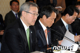 [사진]모두발언하는 김성환 장관