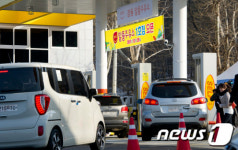 [사진]알뜰주유소 1호점 오픈, 몰려드는 차량들