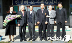 전남 강진군 퇴직공무원 2명 훈장 수여