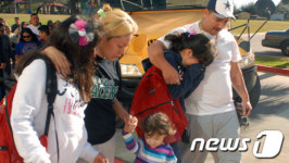 美경찰, 중학 2년생 교내에서 사살...그가 손에 든 것은 경악