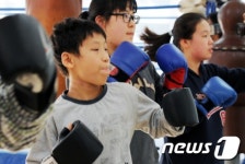 [사진]송파구, 학교폭력예방 초중고생 복싱수업