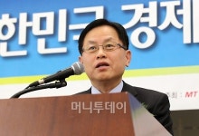 [사진]축사하는 서진원 신한은행장