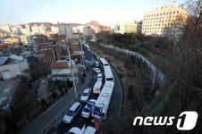 [사진]교육청 앞 둘러싼 경찰버스