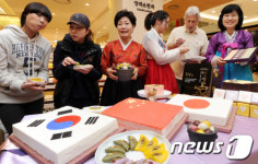 [사진]한·중·일 떡 드셔보세요