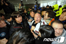 [사진]우리 선거구 뺏지마!