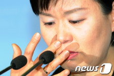 [사진]울먹이는 김유정 의원
