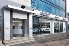 크라이슬러코리아, 용산 전시장 오픈