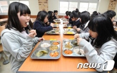 [사진]중학교 1학년 친환경 무상급식 시행