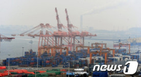 [사진]한·미FTA 발효 앞두고 분주한 평택항