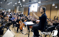 파리에 울린 남북 아리랑...정명훈, 北-佛 공연 지휘