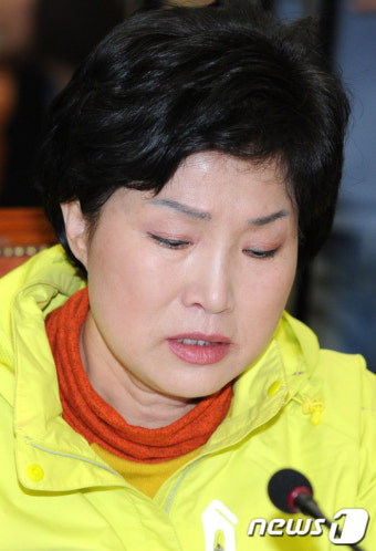 [사진]공천취소, 울먹이는 전혜숙 의원