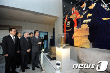 [사진]세계 최초 강수량계 금영측우기 공개