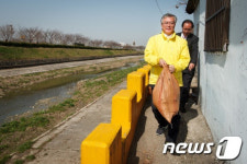 [사진]학장천 환경정비 나선 문재인