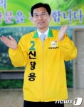 [사진]노래교실 찾은 신장용 후보