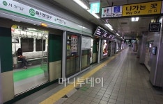 [사진]2호선 운행중단, 텅빈 을지로입구역