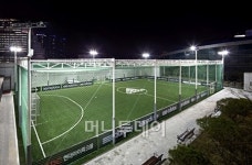 도심 한복판 쇼핑몰 옥상에 풋살 경기장이…