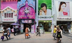 월세2억 명동 화장품가게, 문 열고 장사 왜?
