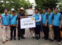 [사진]부산대 MBA, 밥퍼 후원금 전달