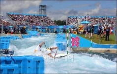 [사진]시원하게 물살가르는 카누 선수들