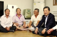 [사진] 맹형규 장관 무더위 쉼터 찾아 폭염대책 점검