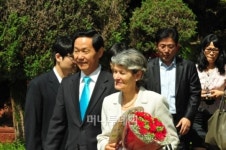 보코바 유네스코 사무총장, 파주 군내초교 방문