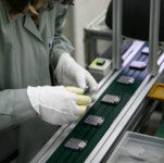 잘 나가던 휴대폰 키패드 업체 엇갈린 운명