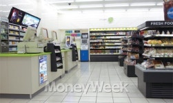 간판만 바꾼 한국형 편의점?