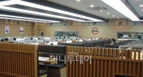 회전초밥 패밀리 레스토랑 시대 연다