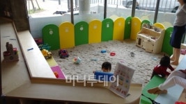 키즈카페의 차별성.. 천연모래 놀이터 갖춰