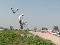 올림픽 묘기자전거(BMX) 가을 한강을 날다