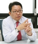 [더벨]PI에서 PE로..온전한 탈피 지켜보라