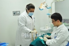 韓서 연수받은 콩고 치과의사의 보은