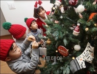 [사진]희망선물 동물농장 양말로 성탄트리 꾸며요