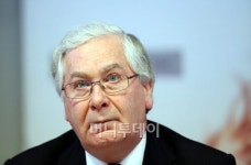 킹 총재 "英, 향후 2년 물가상승률 2% 넘을 것"