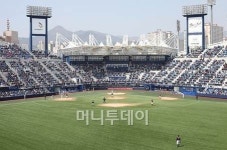엔씨소프트, NC다이노스 개막응원 버스 50대 동원