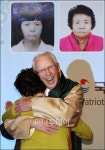 [사진]6.25 참전용사, 60년 전 화상소녀 극적 상봉