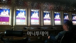 한판 100원이라고 얕봤는데…대낮 성인게임장 요지경