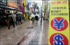 [사진]엔저쇼크, 일본인 관광객 줄어든 명동거리