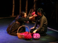 응어리진 기슴, 아름다운 이야기···연극 꽃할머니