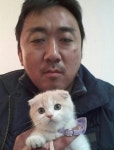 마초연기 마동석의 반전 매력… 고양이와 셀카