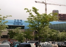 외국인과 같이 살라고요? 지금도 피하는데…