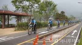 [사진]능내역 향하는 서울-부산 자전거투어