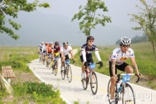 [사진]낙동강자전거길 달리는 사이클